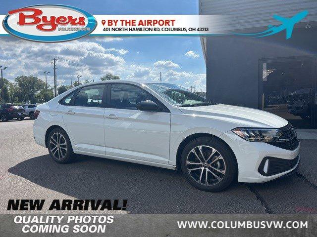 Photo of 2022 Pure White Volkswagen Jetta