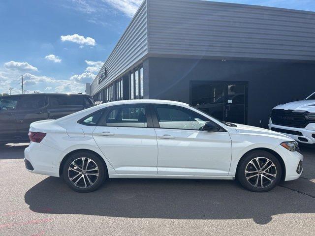 Photo of 2022 Pure White Volkswagen Jetta