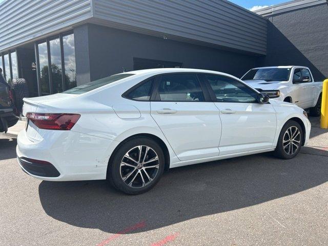 Photo of 2022 Pure White Volkswagen Jetta