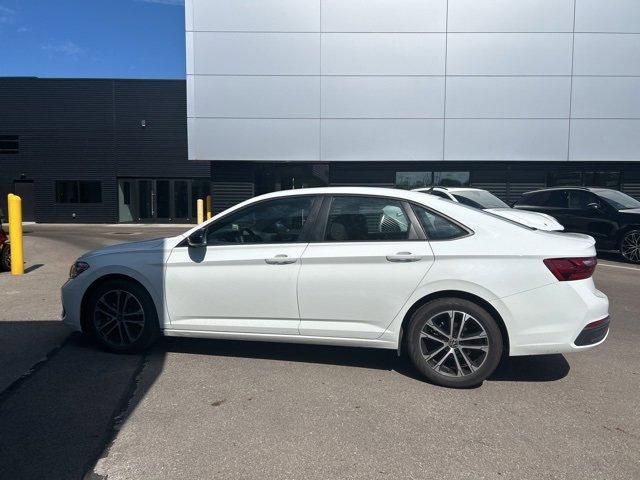 Photo of 2022 Pure White Volkswagen Jetta
