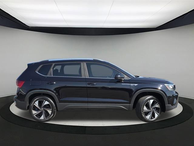 Photo of 2023 Deep Black Pearl Effect Volkswagen Taos