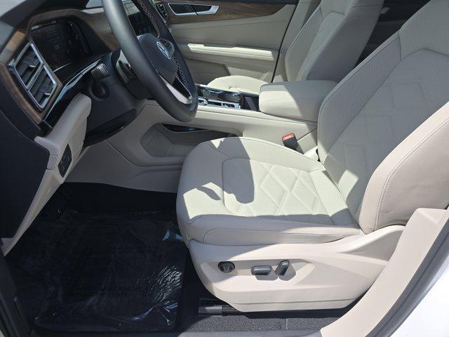 Photo of 2026 Opal White Pearl Volkswagen Atlas