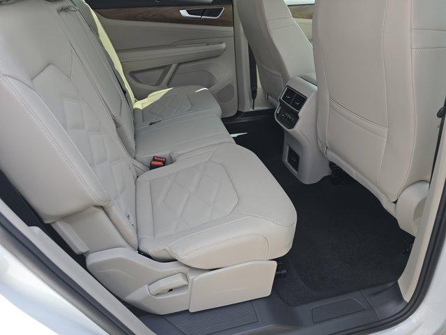 Photo of 2026 Opal White Pearl Volkswagen Atlas