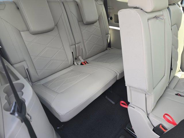 Photo of 2026 Opal White Pearl Volkswagen Atlas