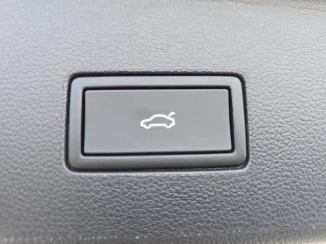 Photo of 2026 Opal White Pearl Volkswagen Atlas