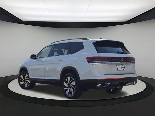 Photo of 2026 Opal White Pearl Volkswagen Atlas