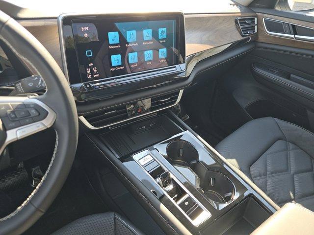 Photo of 2026 Opal White Pearl Volkswagen Atlas