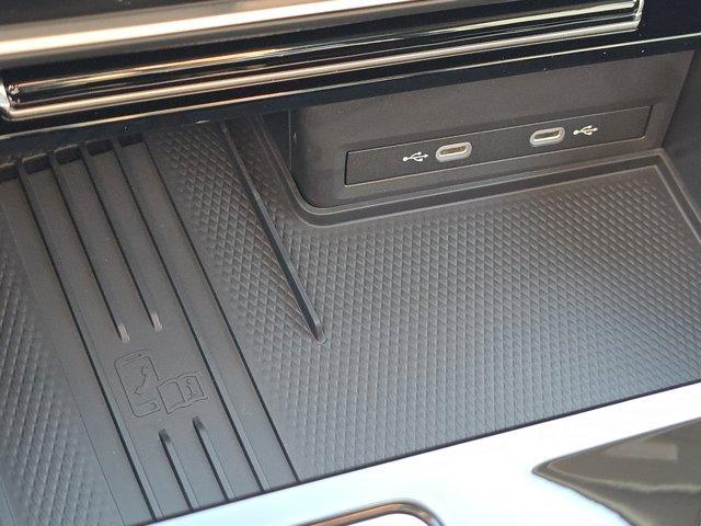 Photo of 2026 Opal White Pearl Volkswagen Atlas