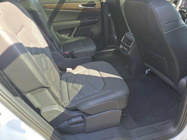 Photo of 2026 Opal White Pearl Volkswagen Atlas