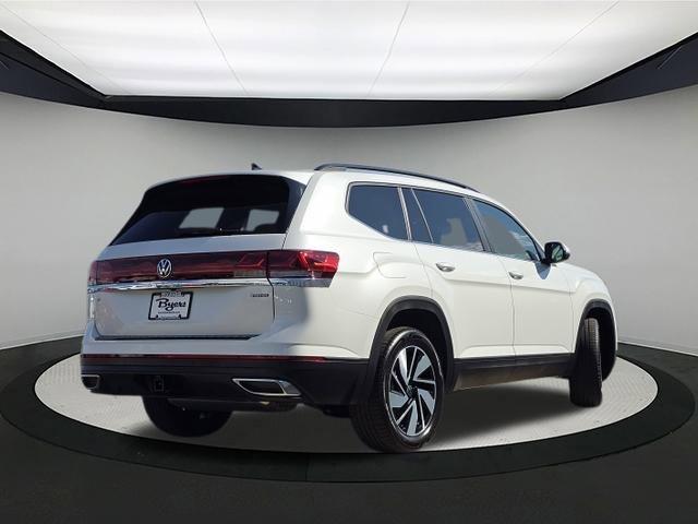 Photo of 2026 Opal White Pearl Volkswagen Atlas
