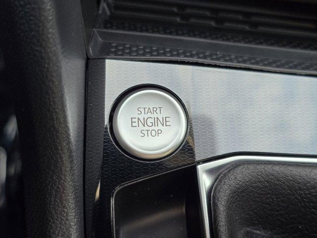 Photo of 2025 Deep Black Pearl Effect Volkswagen Taos