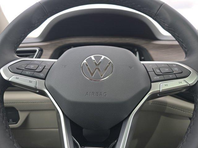 Photo of 2025 Deep Black Pearl Effect Volkswagen Atlas