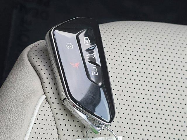 Photo of 2025 Deep Black Pearl Effect Volkswagen Atlas