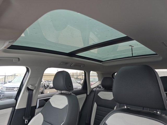 Photo of 2025 Deep Black Pearl Effect Volkswagen Taos