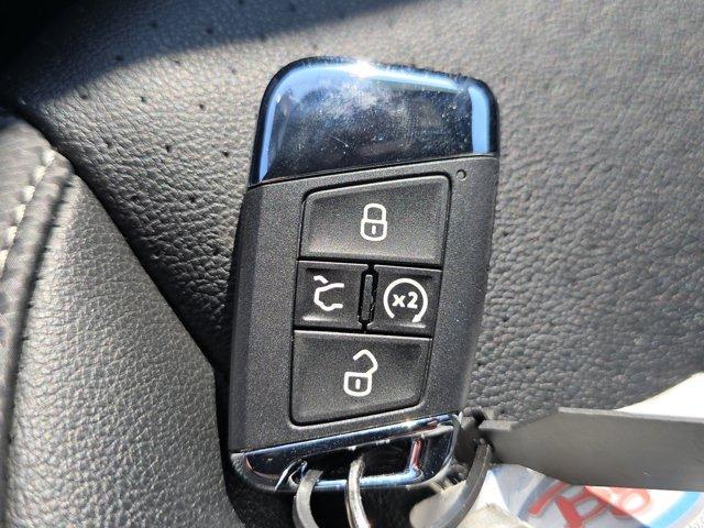 Photo of 2022 Platinum Gray Metallic Volkswagen Atlas Cross Sport
