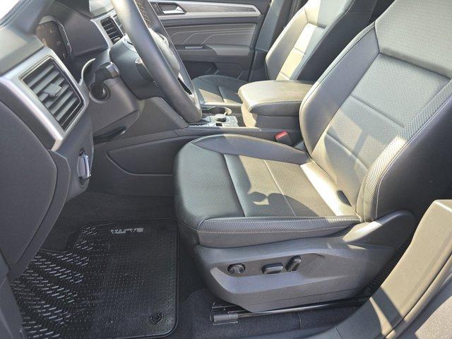 Photo of 2022 Platinum Gray Metallic Volkswagen Atlas Cross Sport