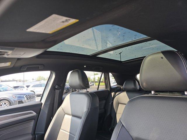 Photo of 2022 Platinum Gray Metallic Volkswagen Atlas Cross Sport