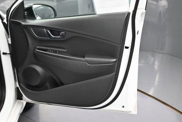 Photo of 2023 Lunar White Hyundai KONA