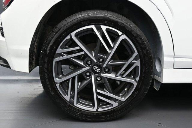 Photo of 2023 Lunar White Hyundai KONA