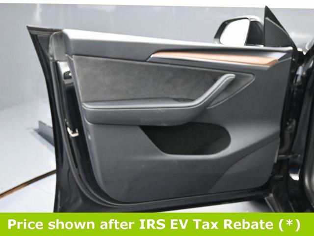 Photo of 2021 Black Tesla Model Y