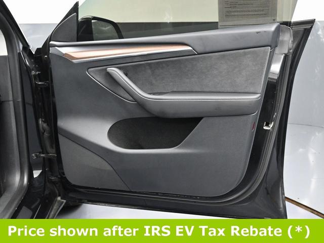 Photo of 2021 Black Tesla Model Y