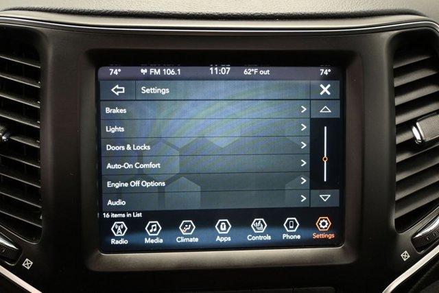 Photo of 2022 Diamond Black Jeep Cherokee