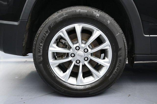 Photo of 2022 Diamond Black Jeep Cherokee