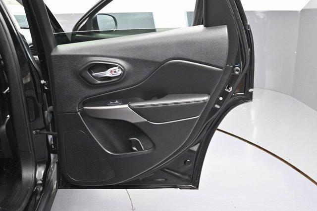 Photo of 2022 Diamond Black Jeep Cherokee