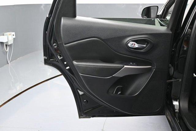 Photo of 2022 Diamond Black Jeep Cherokee
