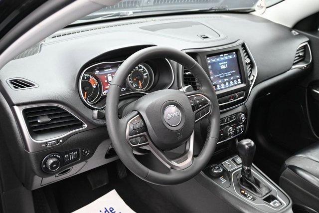 Photo of 2022 Diamond Black Jeep Cherokee