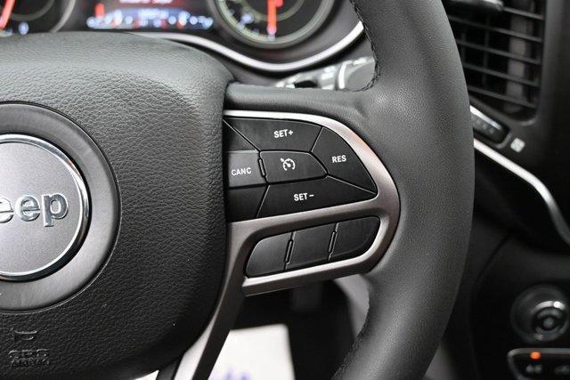 Photo of 2022 Diamond Black Jeep Cherokee