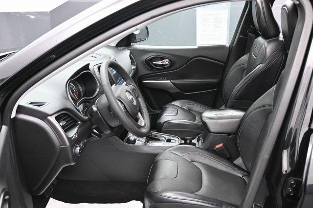 Photo of 2022 Diamond Black Jeep Cherokee