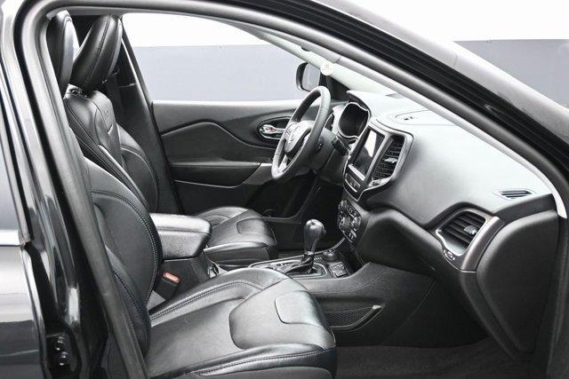 Photo of 2022 Diamond Black Jeep Cherokee