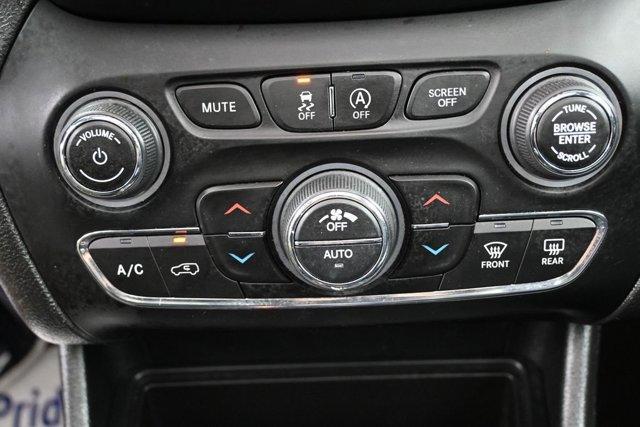 Photo of 2022 Diamond Black Jeep Cherokee