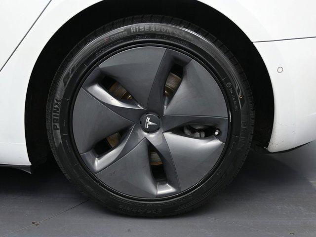 Photo of 2020 White Tesla Model 3