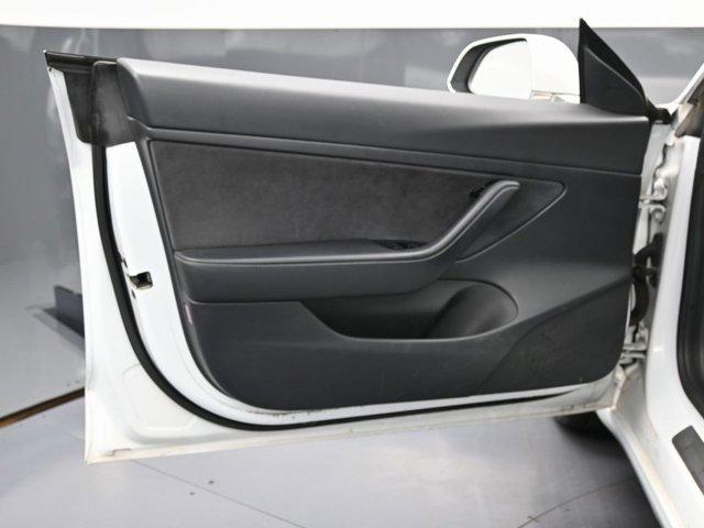 Photo of 2020 White Tesla Model 3