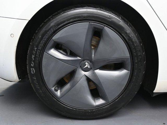 Photo of 2020 White Tesla Model 3