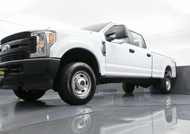 Photo of 2019 Oxford White Ford F-250