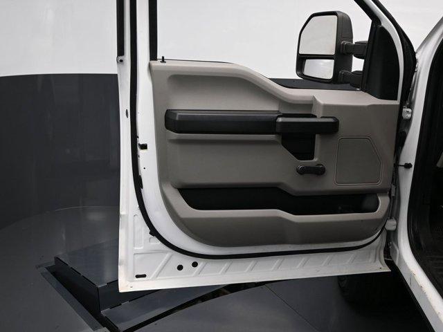 Photo of 2019 Oxford White Ford F-250