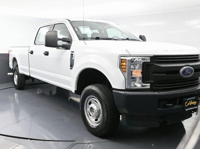 Photo of 2019 Oxford White Ford F-250