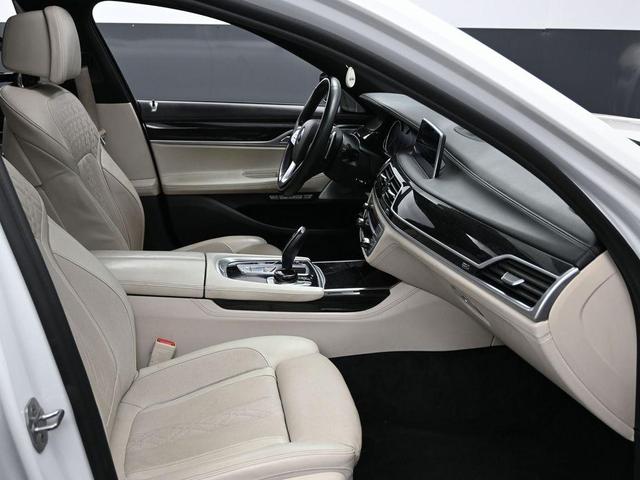 Photo of 2016 Mineral White Metallic BMW 750