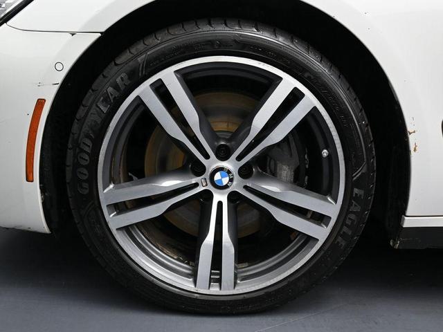 Photo of 2016 Mineral White Metallic BMW 750