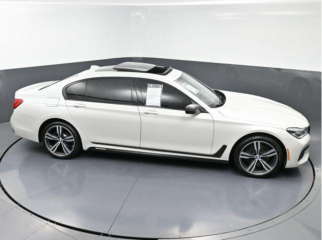 Photo of 2016 Mineral White Metallic BMW 750
