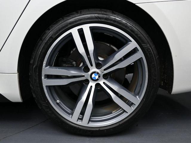 Photo of 2016 Mineral White Metallic BMW 750