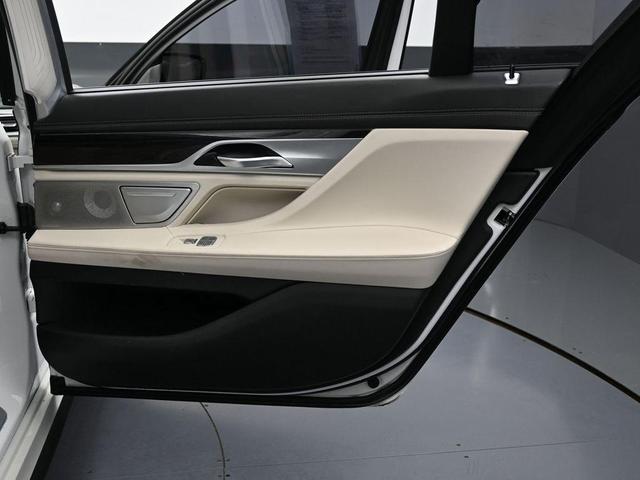Photo of 2016 Mineral White Metallic BMW 750