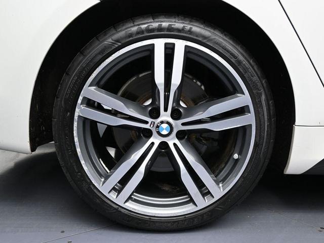 Photo of 2016 Mineral White Metallic BMW 750