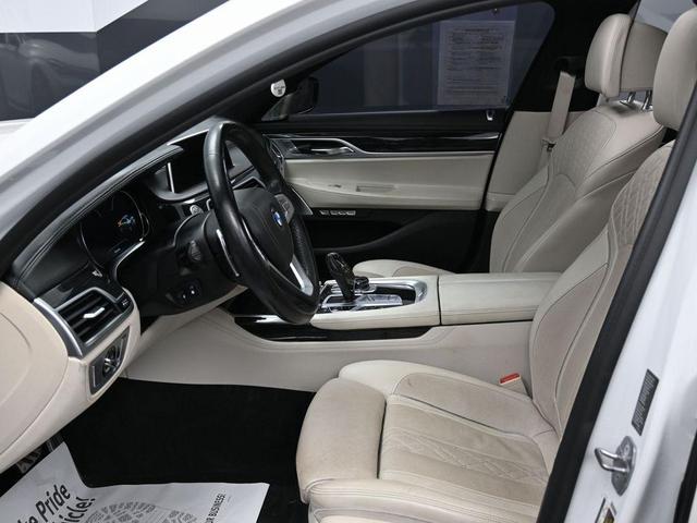 Photo of 2016 Mineral White Metallic BMW 750