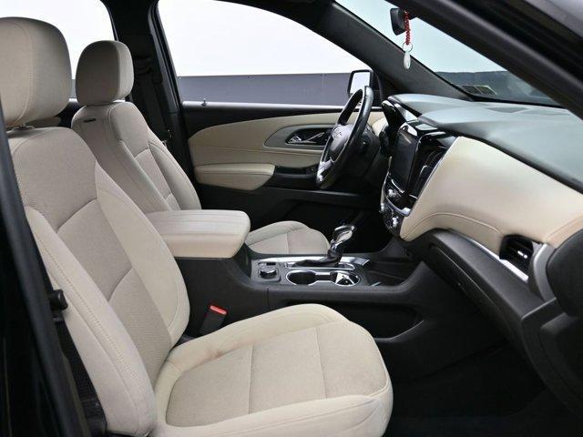 Photo of 2022 Mosaic Black Metallic Chevrolet Traverse