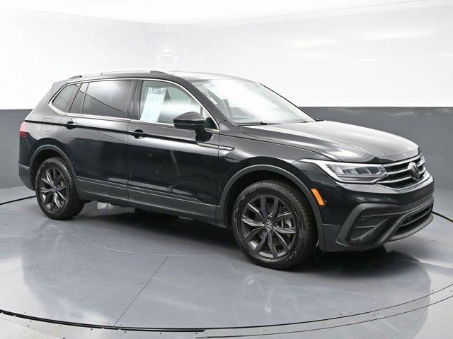 Photo of 2024 Deep Black Pearl Effect Volkswagen Tiguan