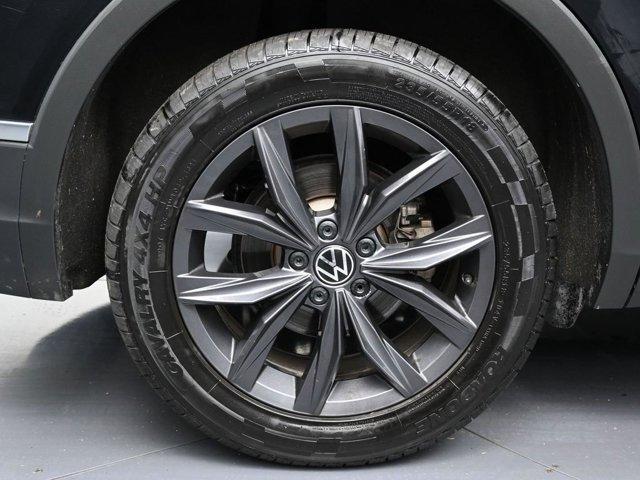 Photo of 2024 Deep Black Pearl Effect Volkswagen Tiguan